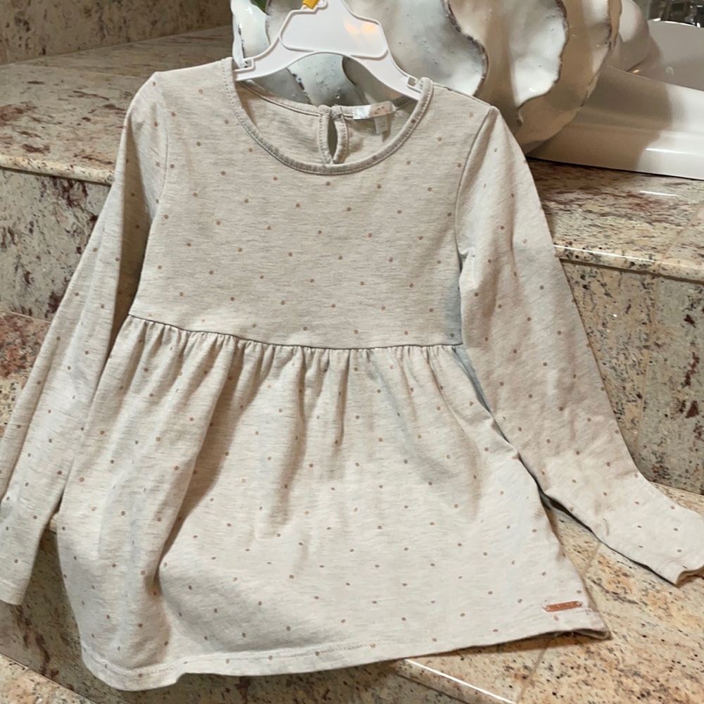 Tahari long sleeve casual top.